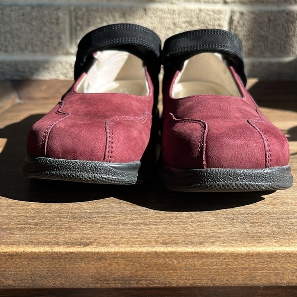 Ecco Girl’s Mary Janes Burgundy Shoes Size 30 - Picture 11 of 13